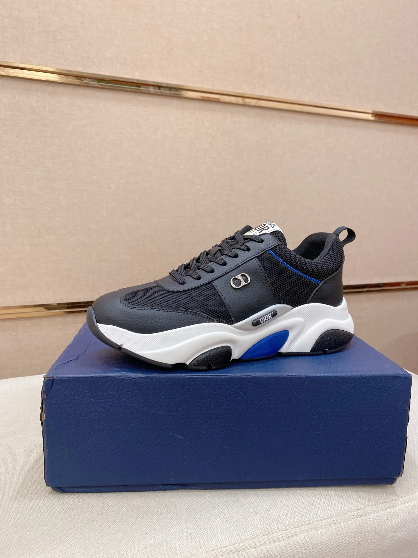Men's shoes💰 462💰🇮🇹🇮🇹Dior d The new model is on sale at the same time at the counter. The upper 🇮🇹 is imported Italian first-layer cowhide, and the lining is fully imported sheepskin 💪💪. It is a complete 1⃣️ to 1⃣️ replica 🇮🇹💪💪, ⚠ Sole: The original sole is specially provided by the original factory. The exclusive movable molded sole is super comfortable. ⚠Original factory single goods, 🔍🔍high quality, you can enter and leave the counter at will, welcome to compare⚠. Code number: 38-44. Can be customized 45-46.